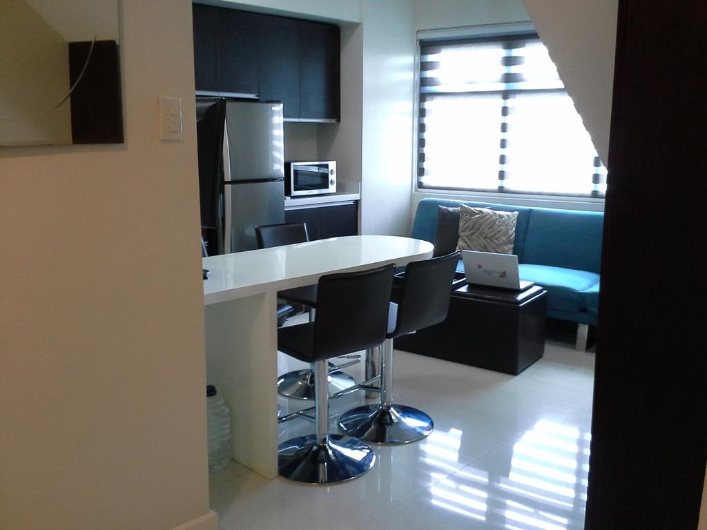 Eton Parkview Apartment Makati City Екстериор снимка
