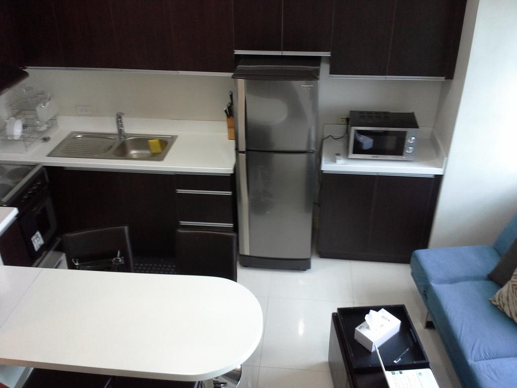 Eton Parkview Apartment Makati City Екстериор снимка