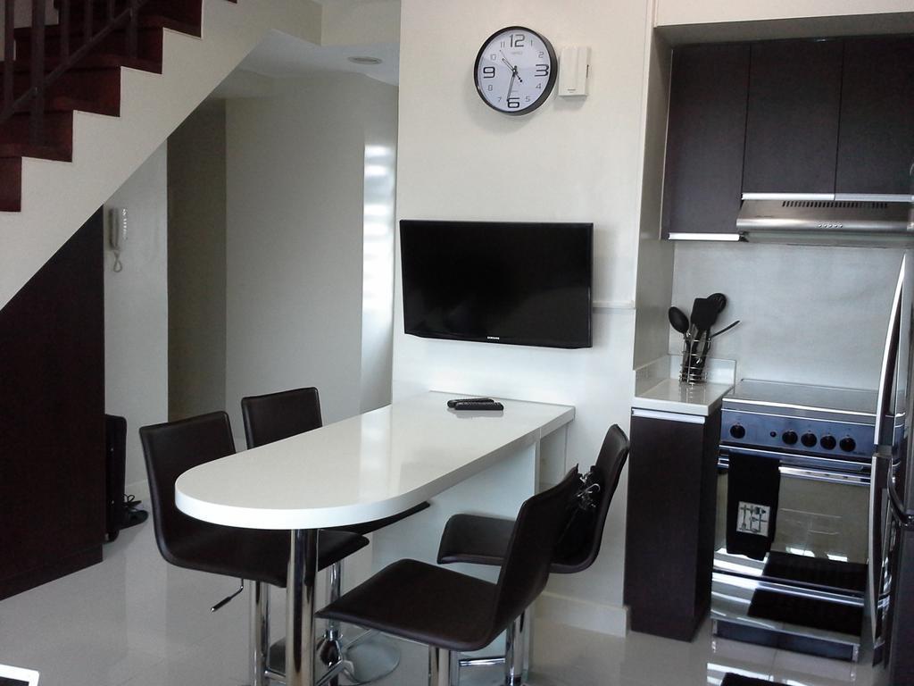 Eton Parkview Apartment Makati City Екстериор снимка