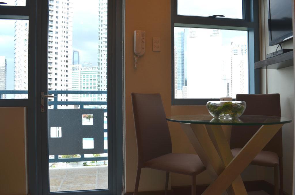 Eton Parkview Apartment Makati City Екстериор снимка
