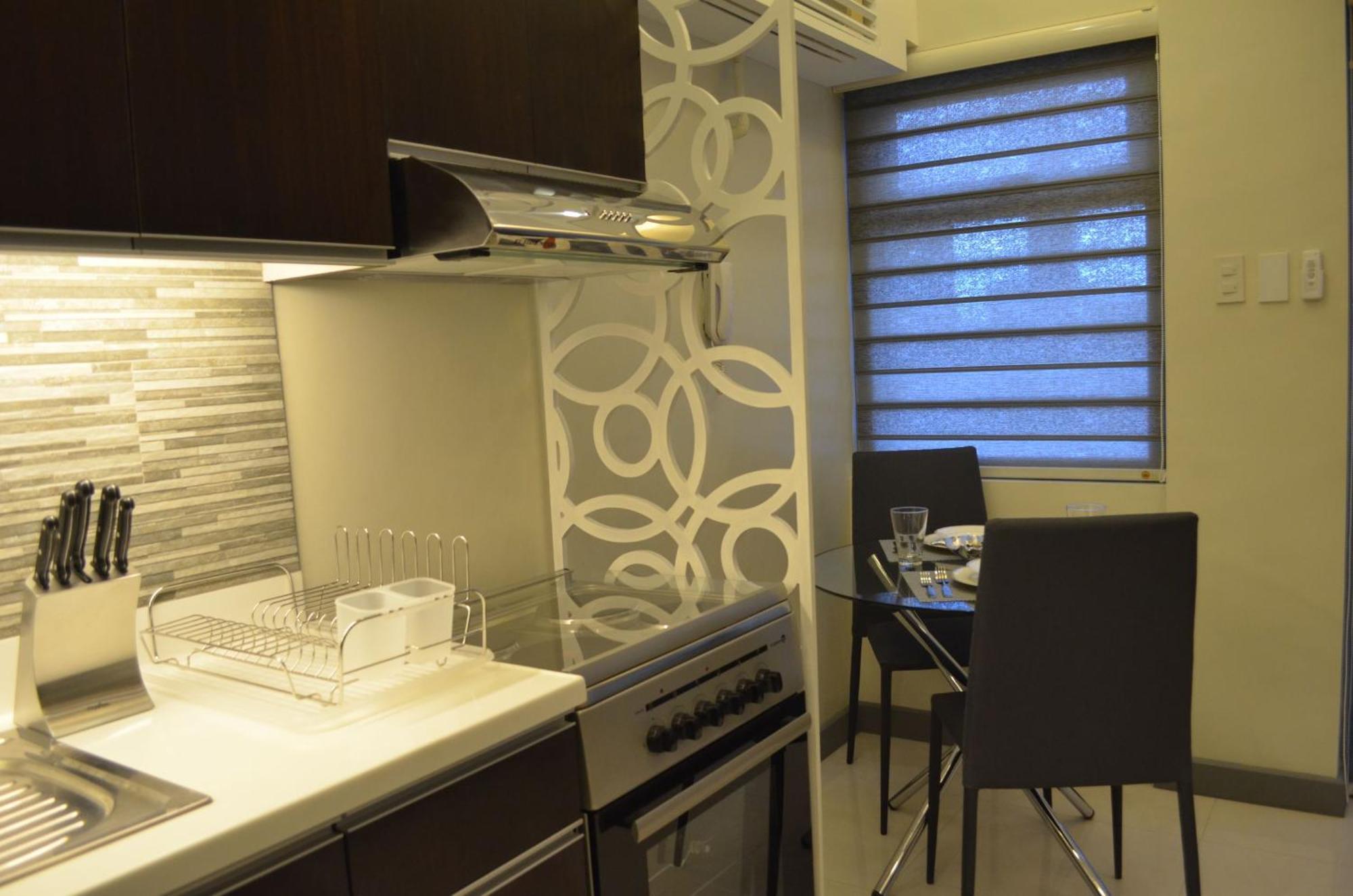 Eton Parkview Apartment Makati City Екстериор снимка