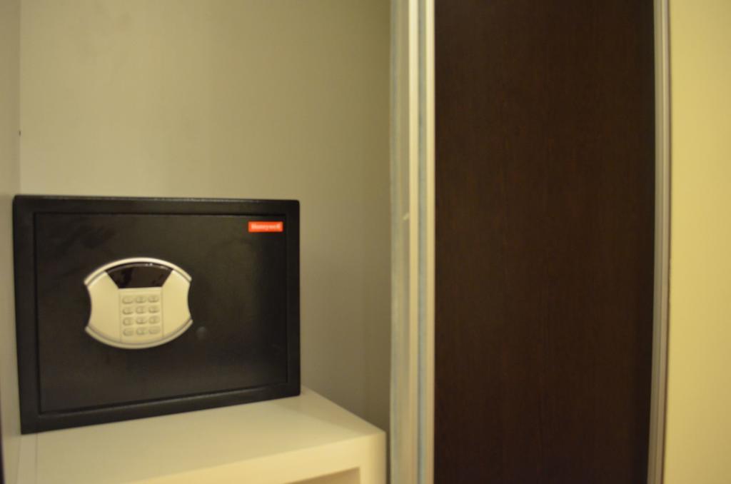 Eton Parkview Apartment Makati City Екстериор снимка