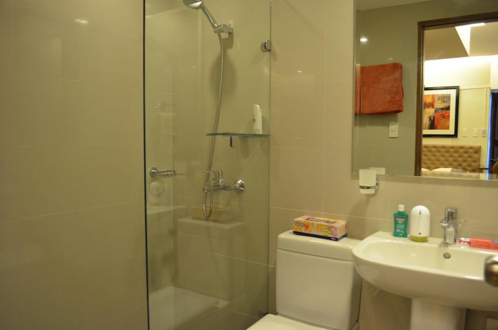 Eton Parkview Apartment Makati City Екстериор снимка