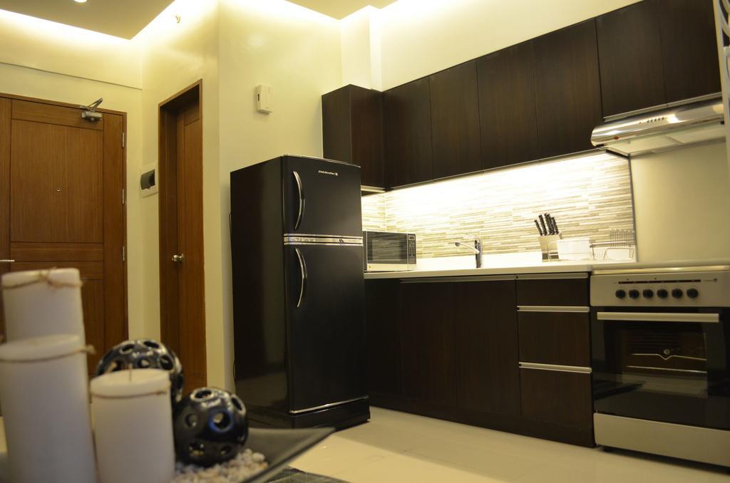 Eton Parkview Apartment Makati City Екстериор снимка