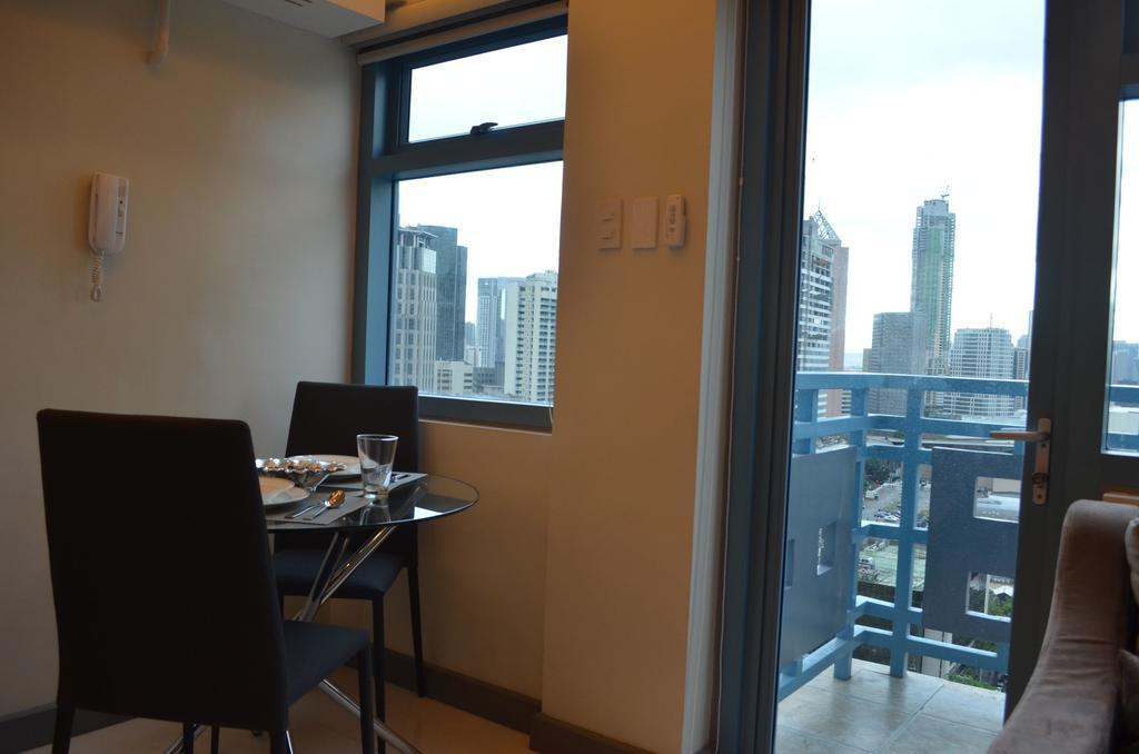 Eton Parkview Apartment Makati City Екстериор снимка