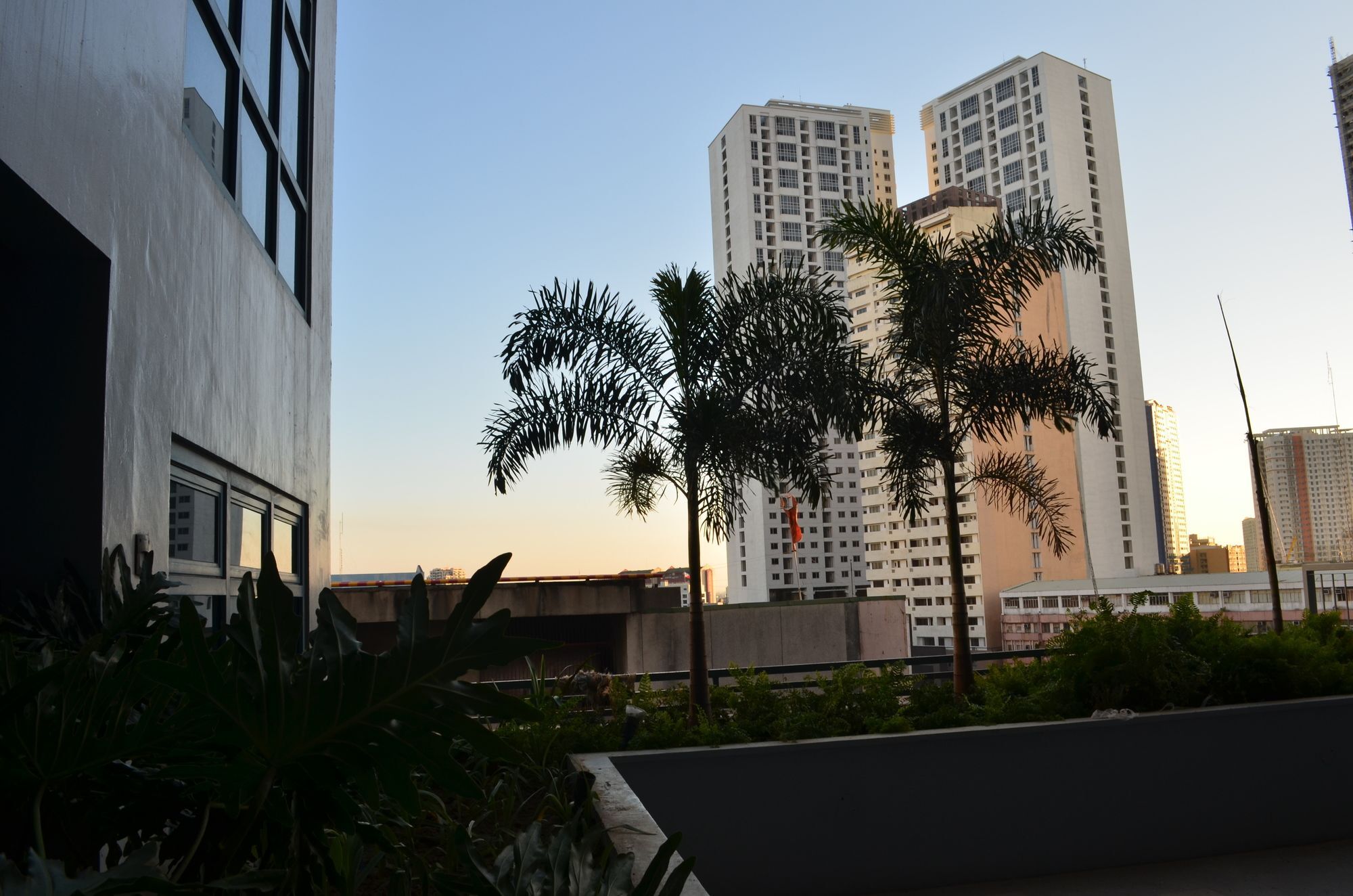 Eton Parkview Apartment Makati City Екстериор снимка